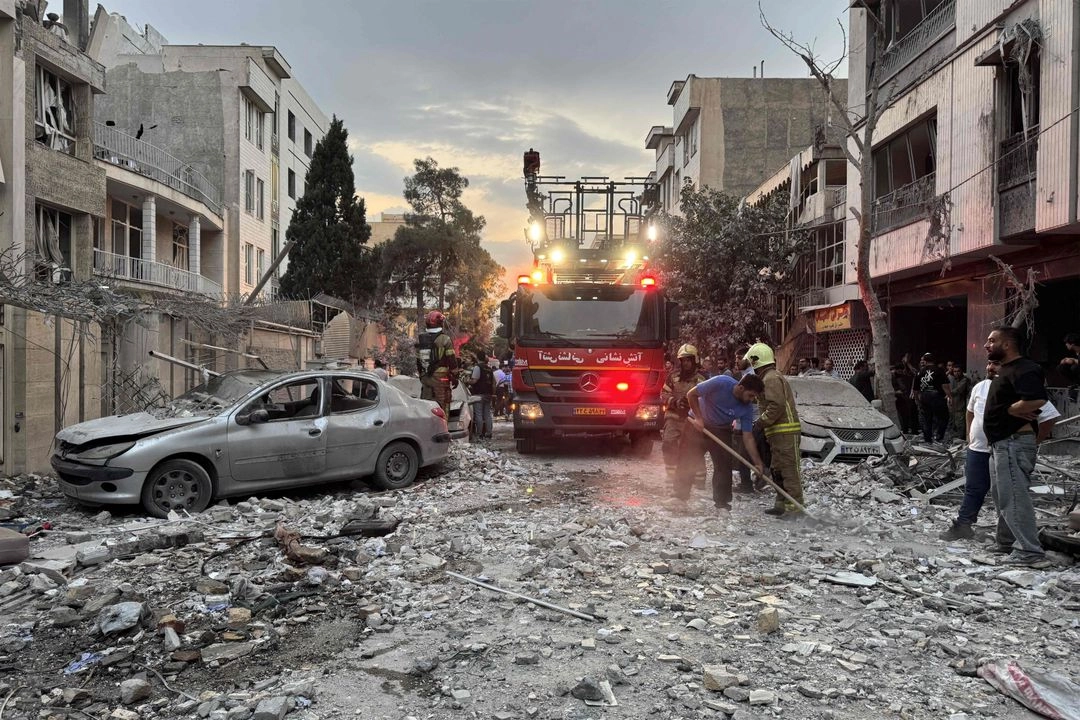 Imagen de daños causados en Teherán, tras el ataque de Israel.